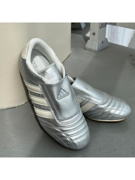 👟ADIDASスニーカー👟