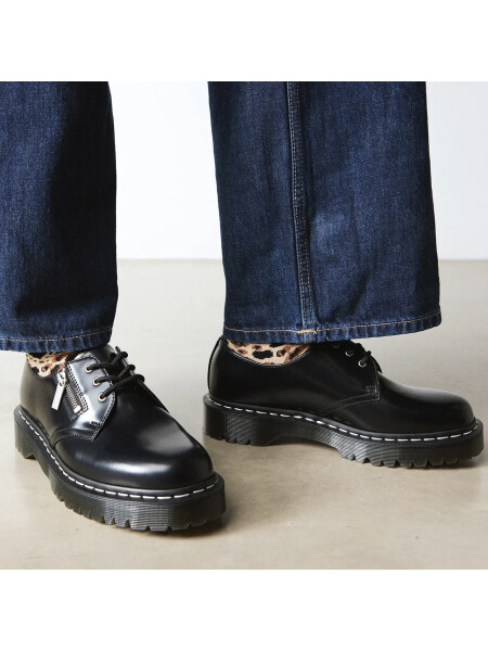 ZIP付きのシューズ