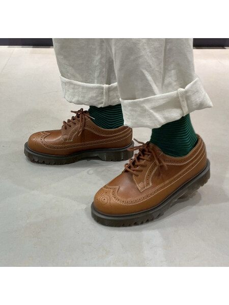 伝統的な装飾が光る3ホールシューズです👞✨